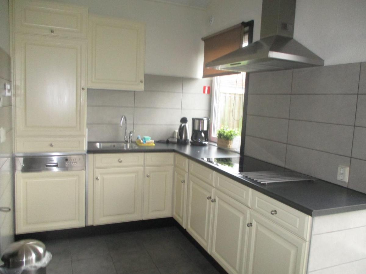 Holiday home Comfortabel Aan Zee En !